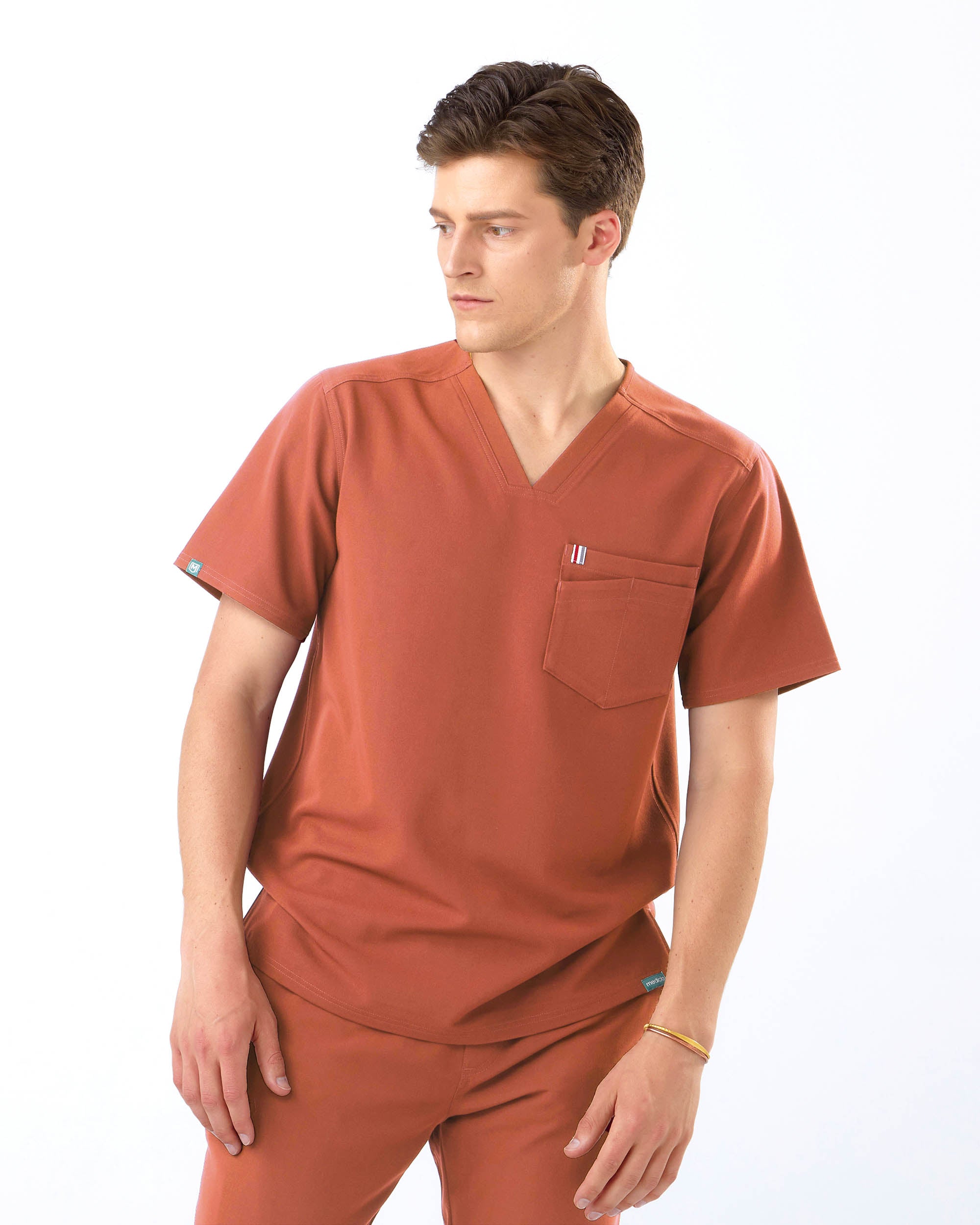 7 Best Men's Medical Scrubs to Buy