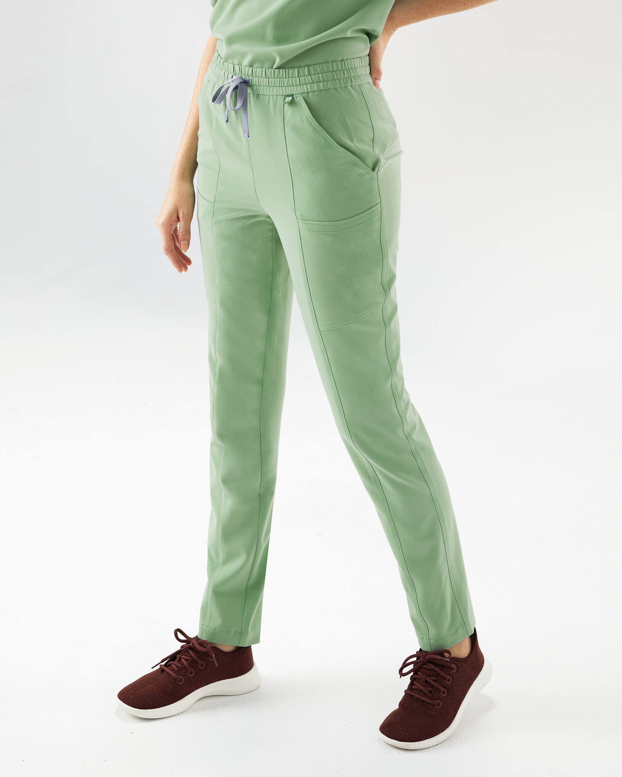 Mediclo Women's Jura Slim Fit Scrub Pants Tree