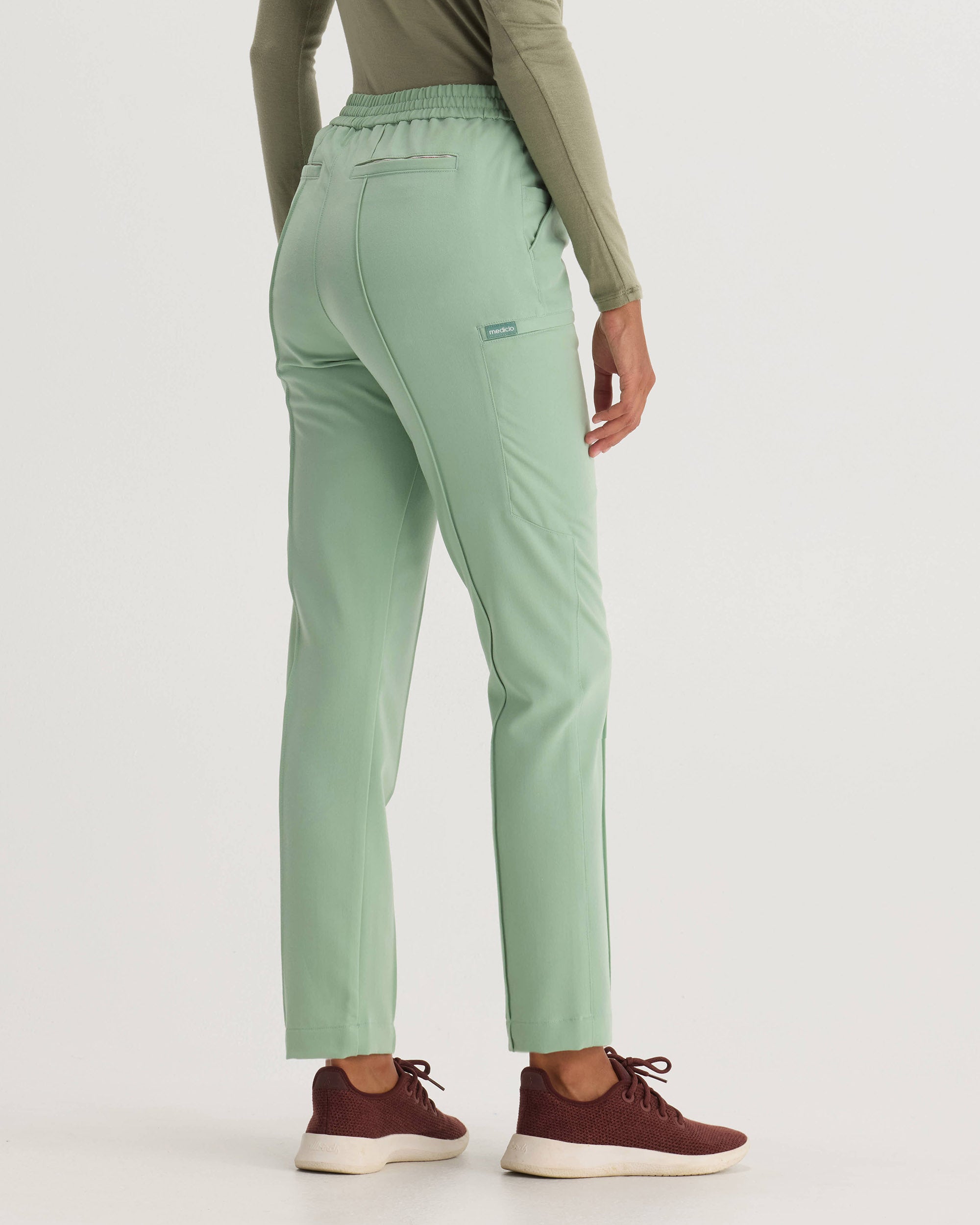 Mediclo Women's Sicily Pintuck Tapered Scrub Pants - Bottle