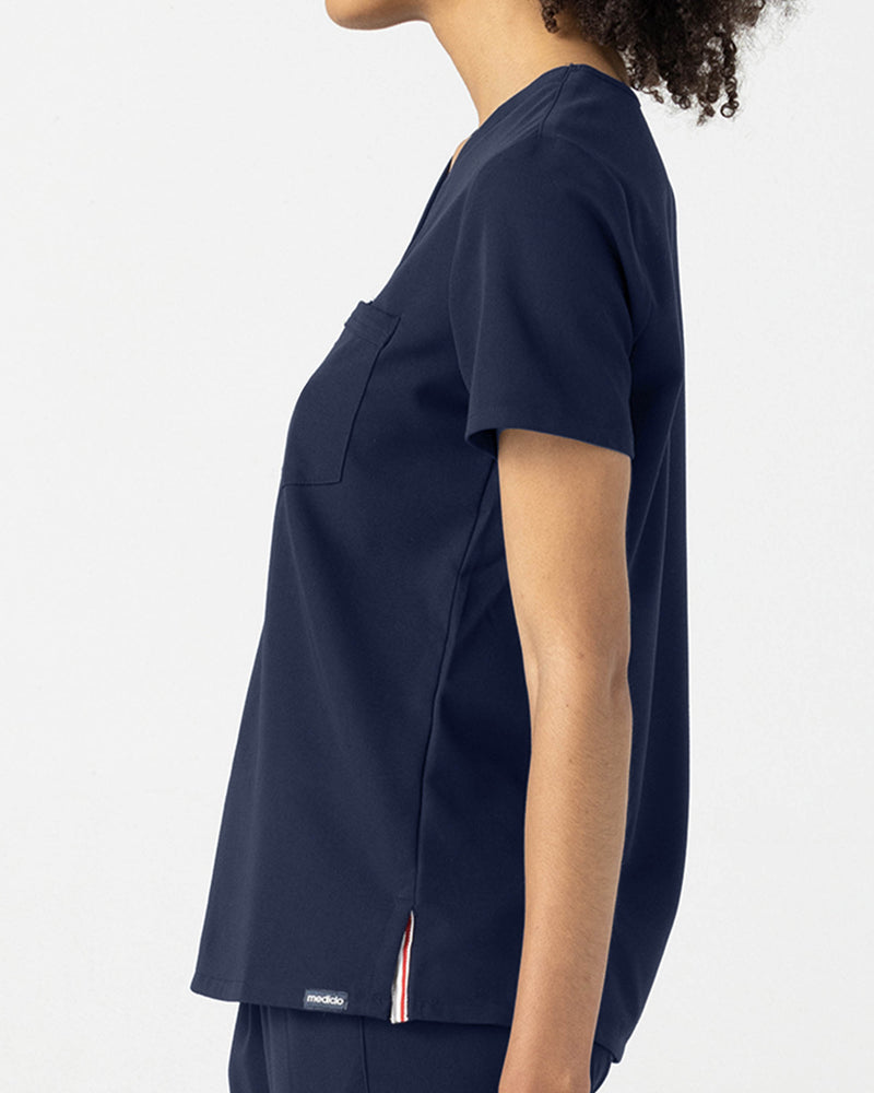 Navy Sal‎ Essential Scrub Top Fysel - Side View